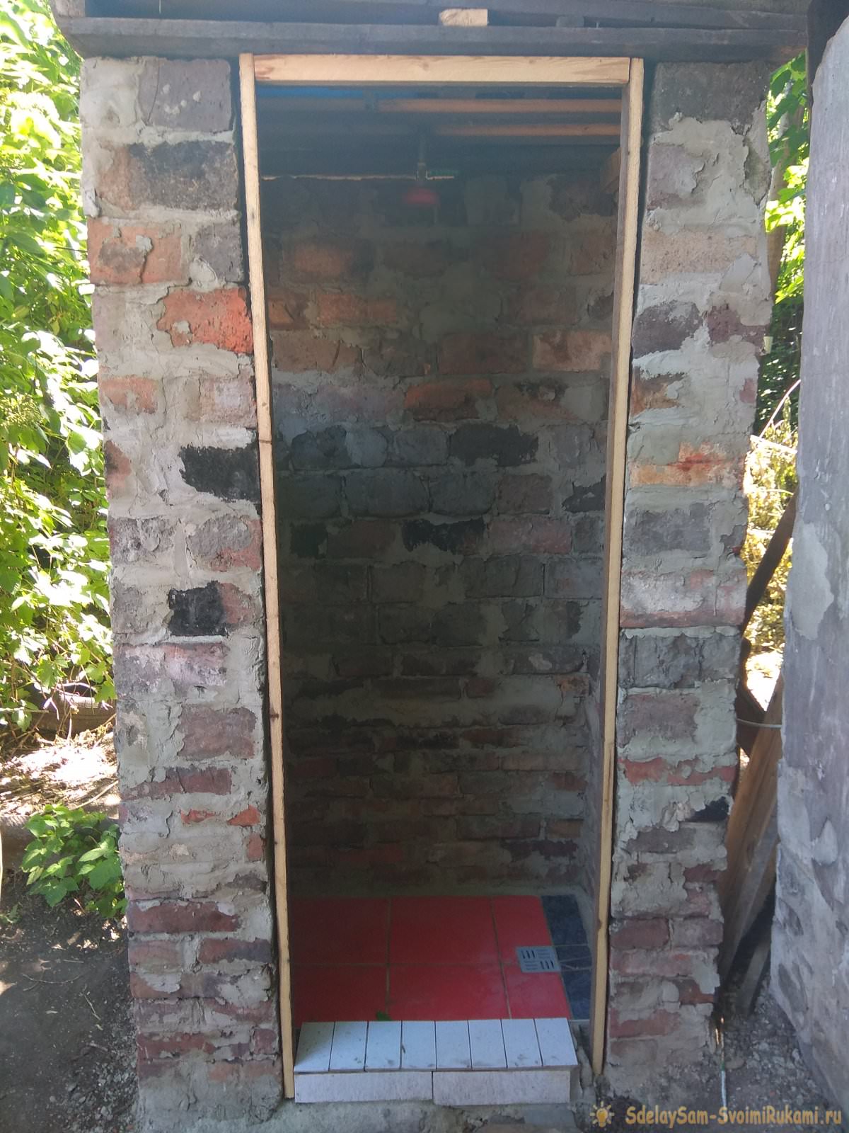 Дачный туалет из кирпича