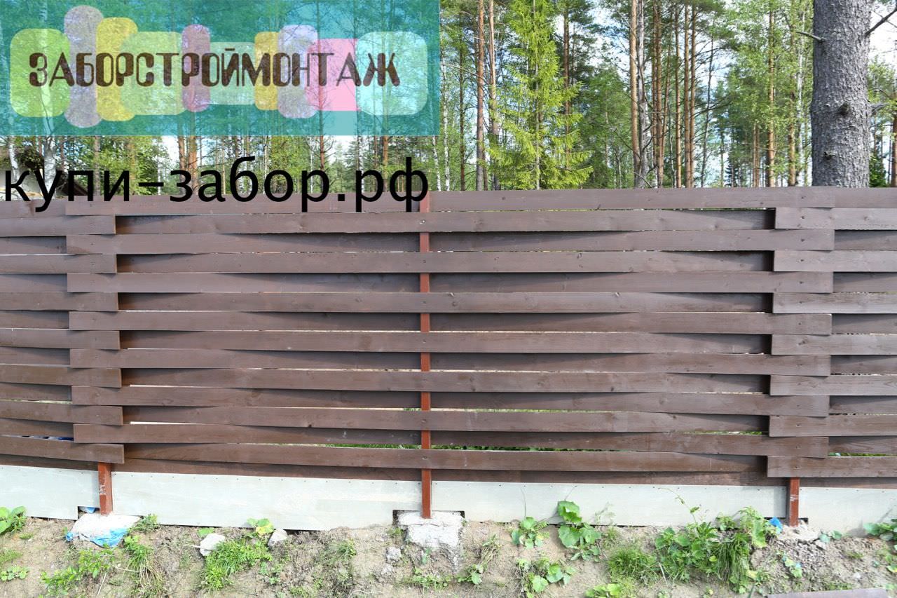 Деревянный плетеный забор из досок