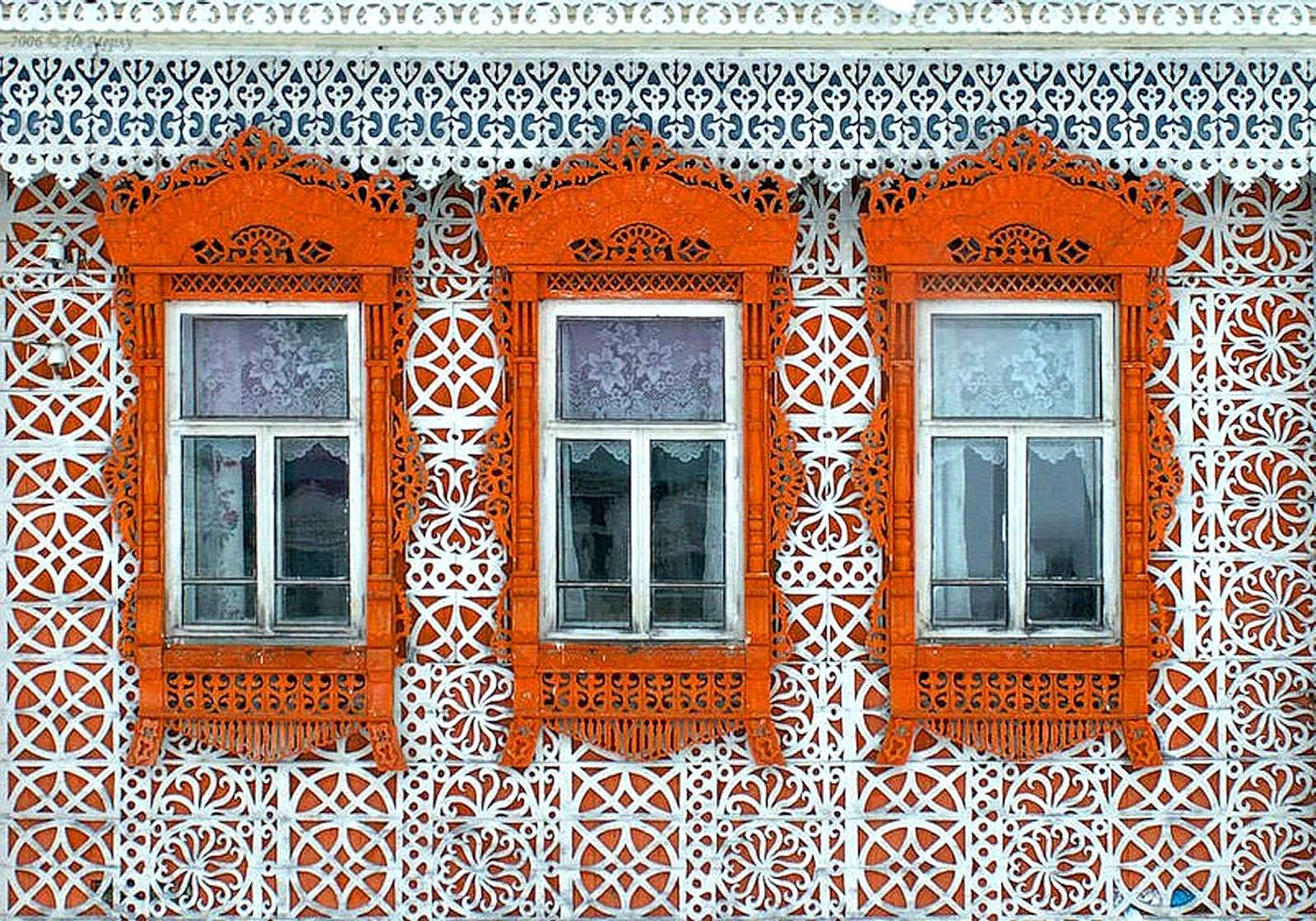 Дом с резными наличниками