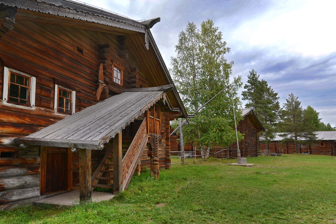 Дом шестистенок