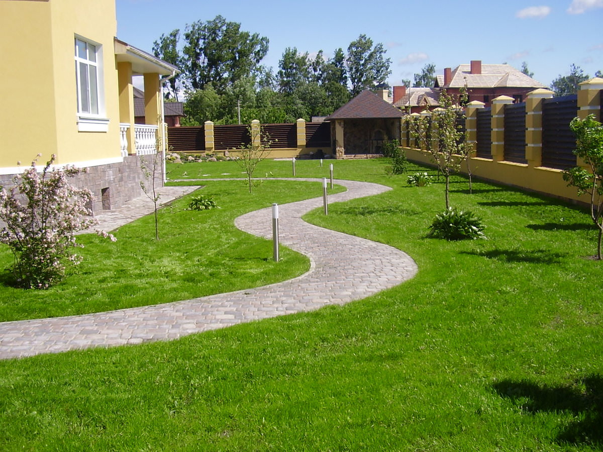 Дорожки в частном доме