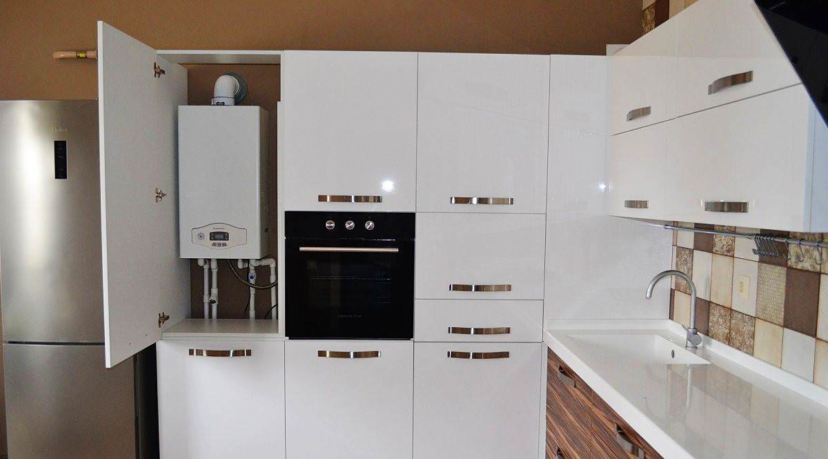 Газовый котел на кухне в интерьере