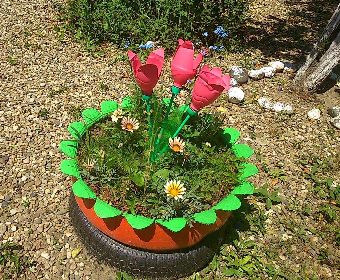 Из бутылок пластиковых для сада
