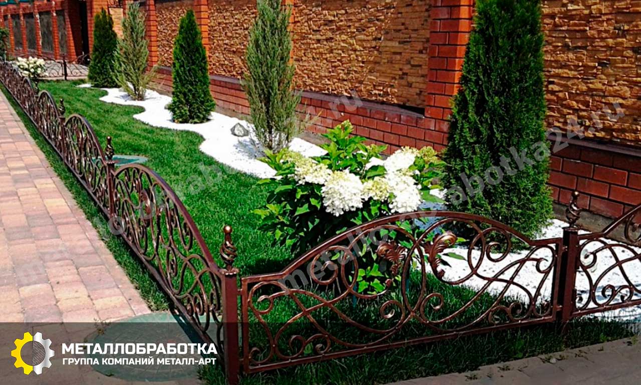 Кованые заборы для частного дома