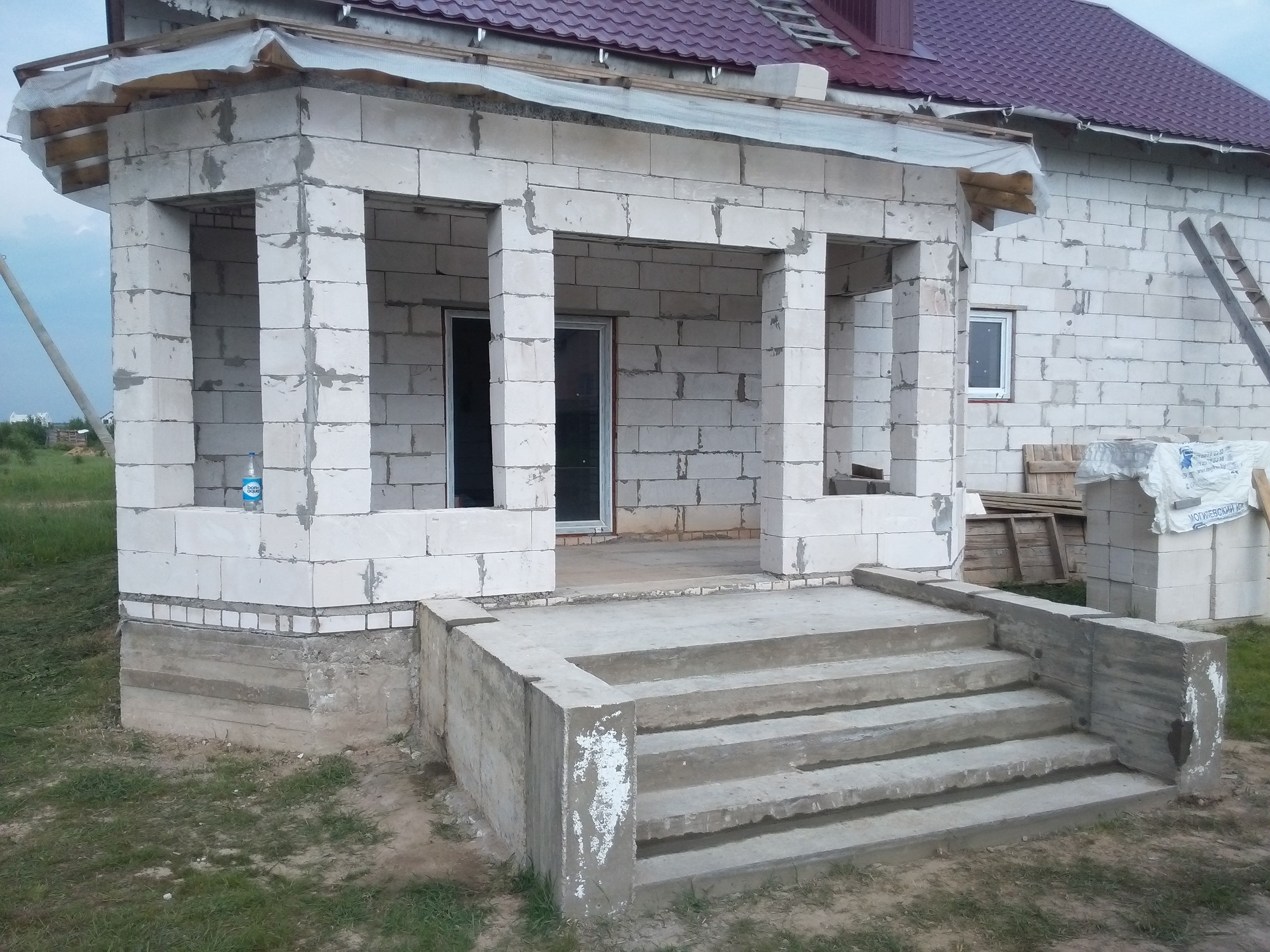 Крыльцо для частного дома из блоков