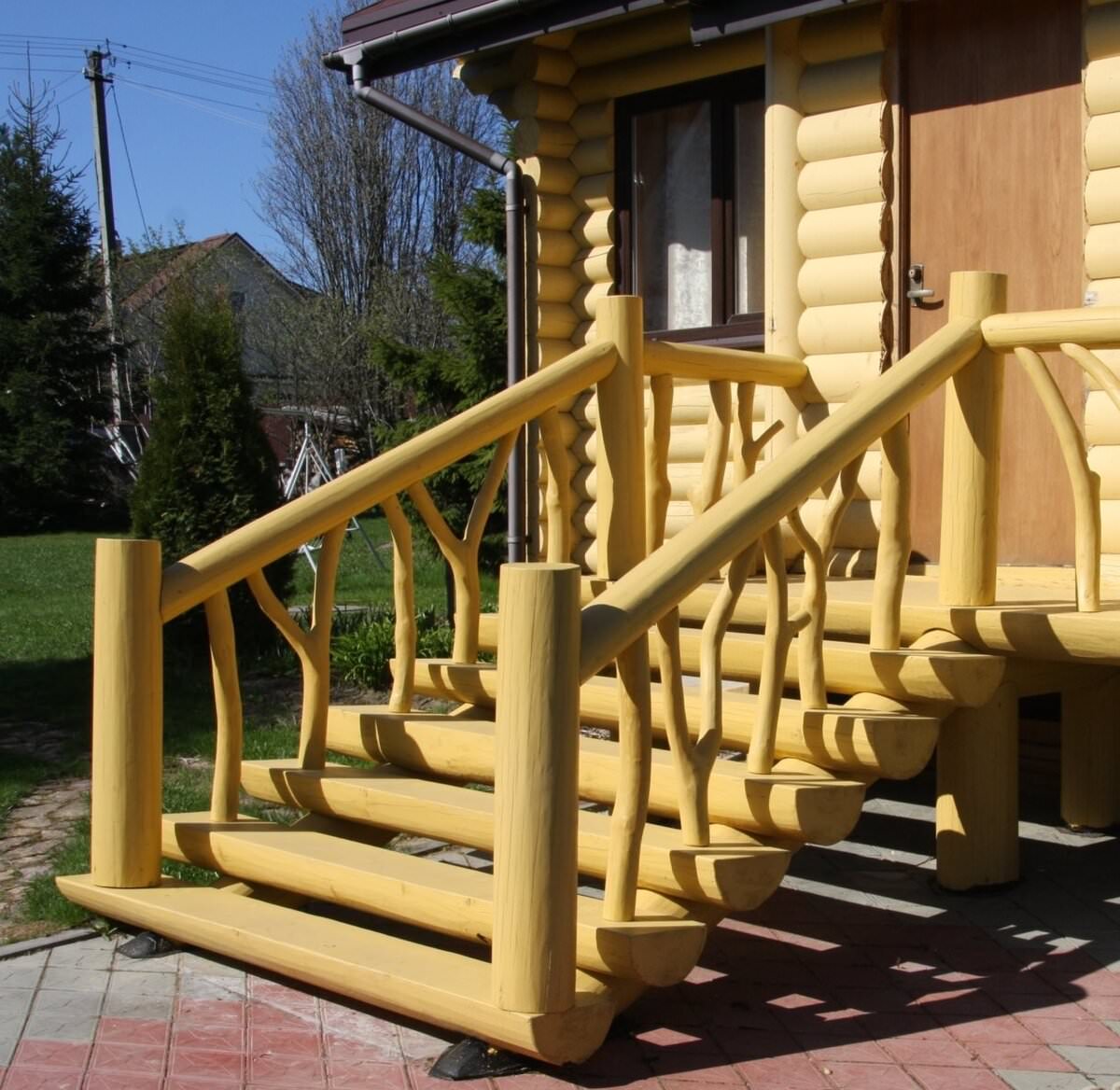 Крыльцо из бревна