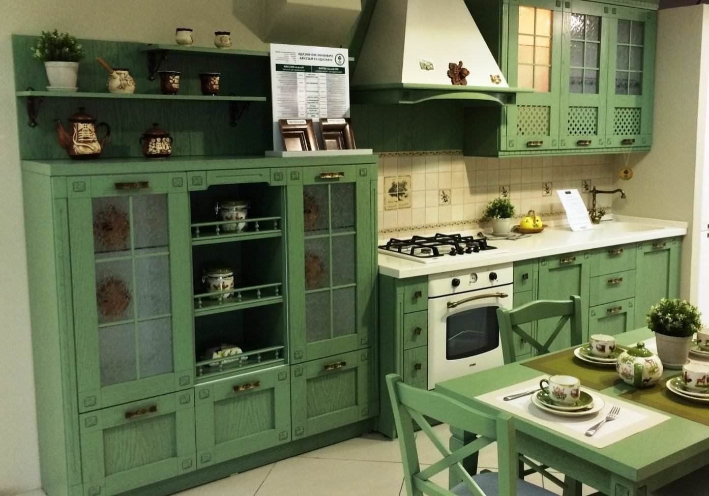Кухня болотного цвета