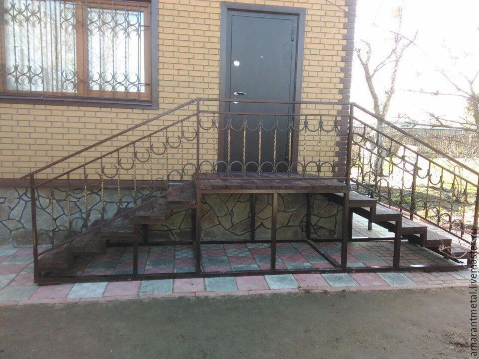 Лестница металлическая уличная