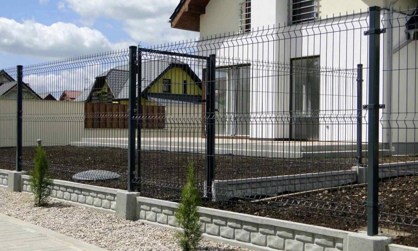 Металлические заборы для частного дома