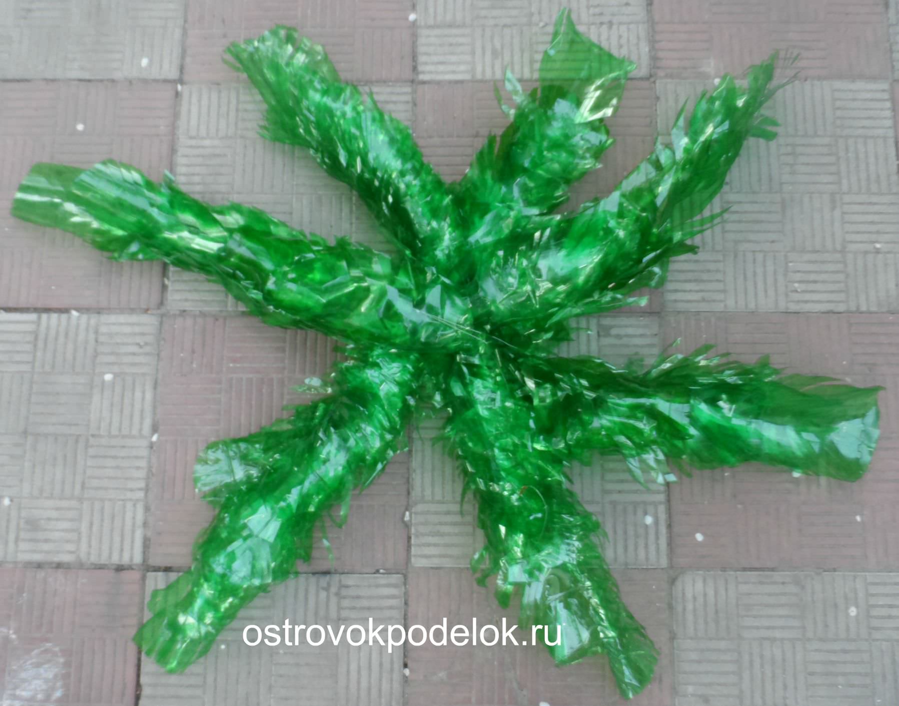 Пальма из пластиковых бутылок
