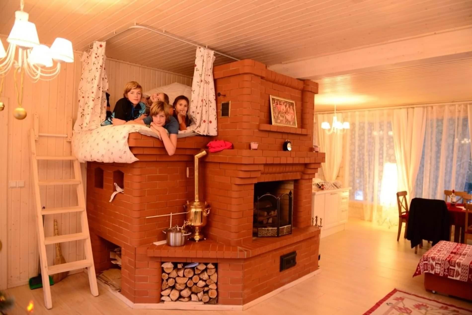 Печка с лежанкой в доме