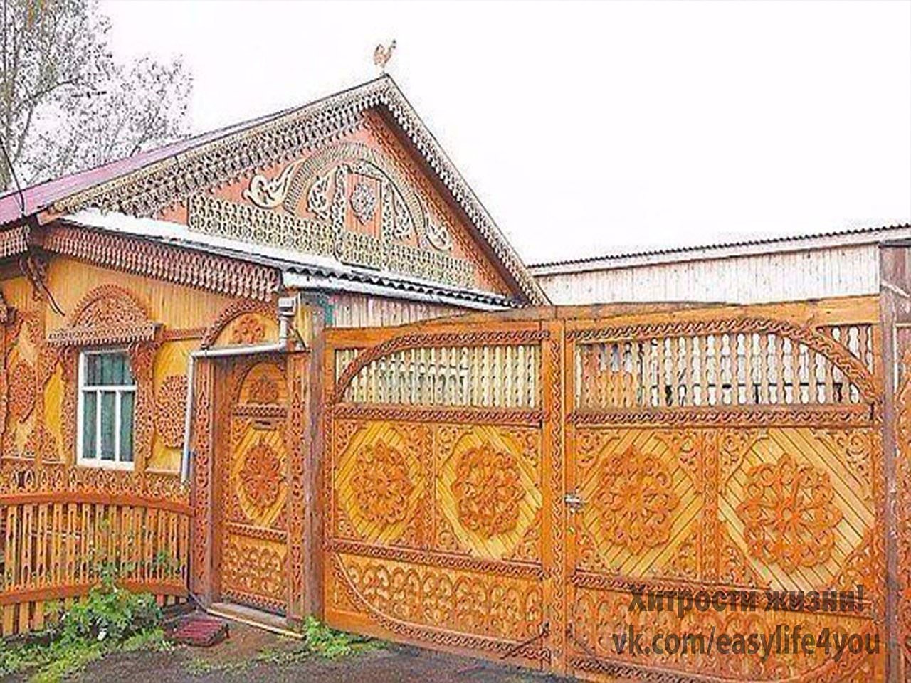 Резные ворота из дерева
