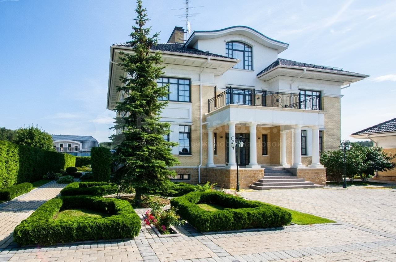 Самый красивый дом в москве
