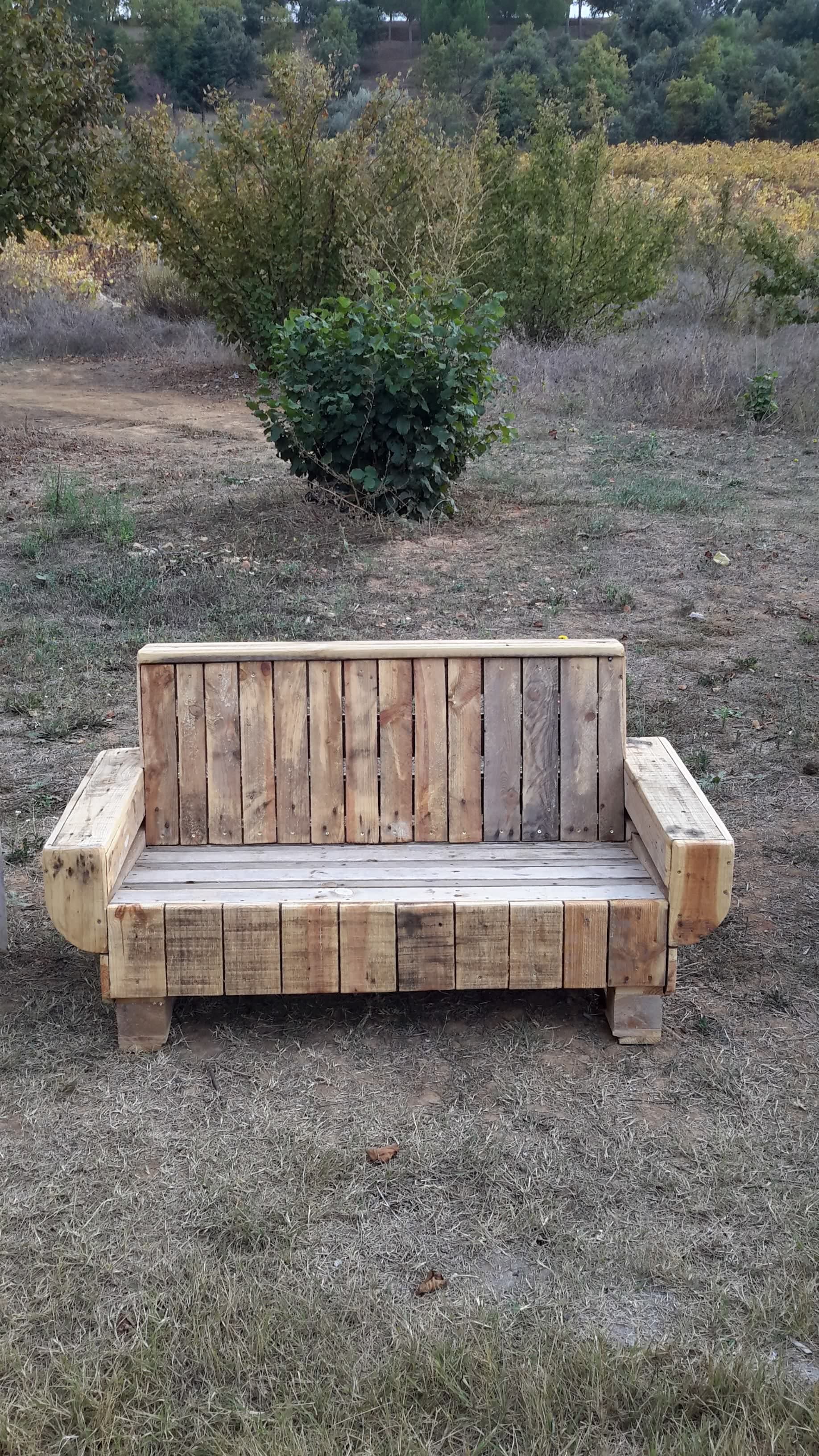 Скамейка из поддонов