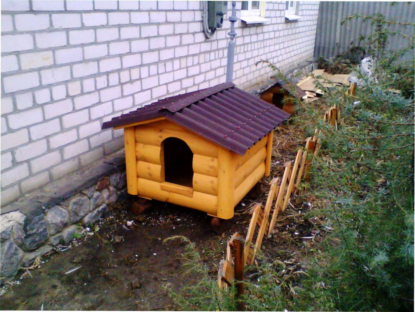 Собачья будка из кирпича