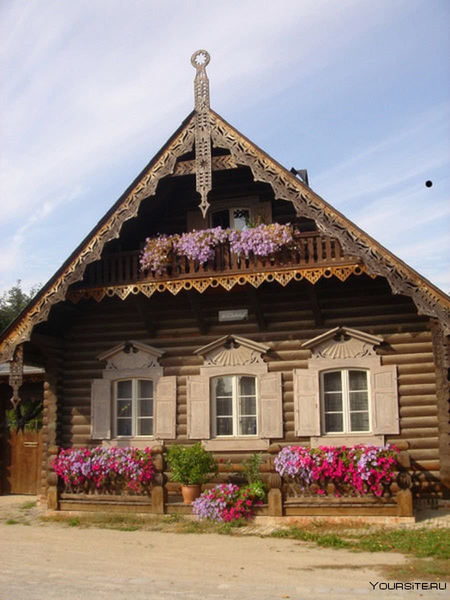 Старинный деревянный дом