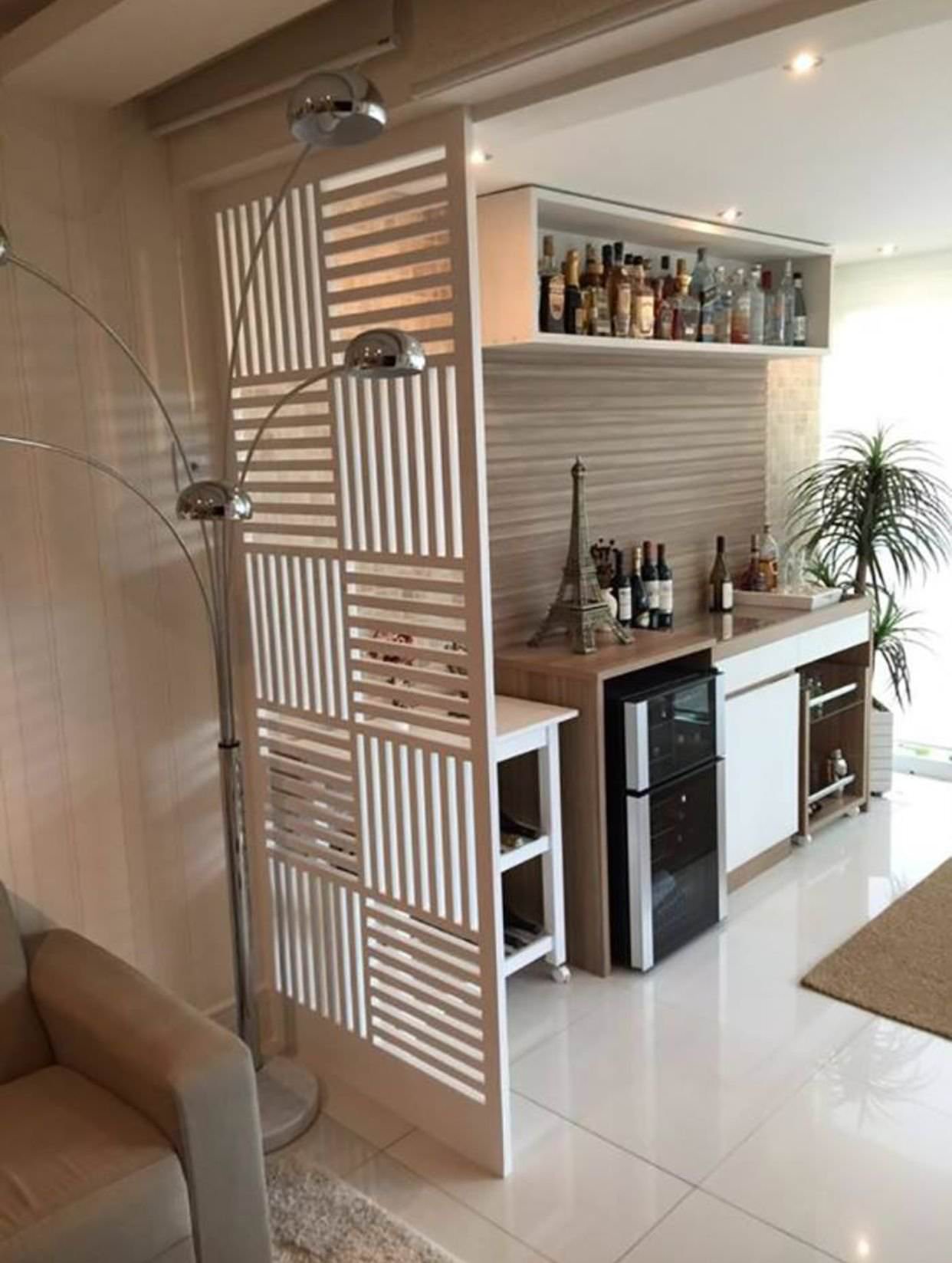 Стена из реек на кухне