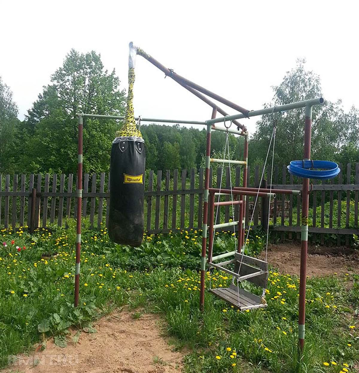 Турник на улице