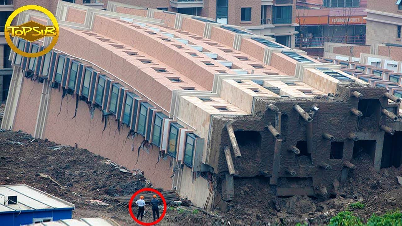 В китае упал дом