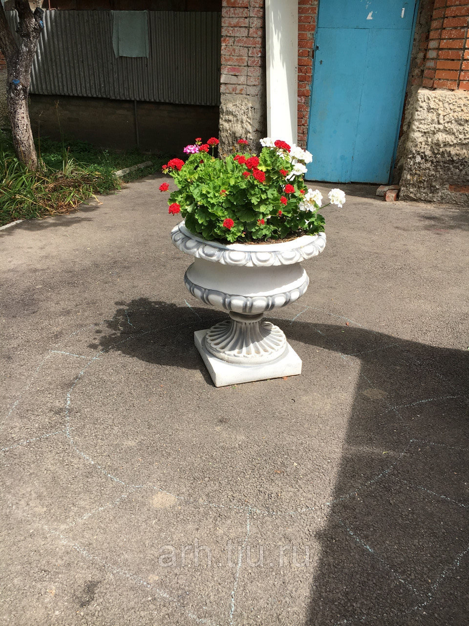 Вазоны из цемента