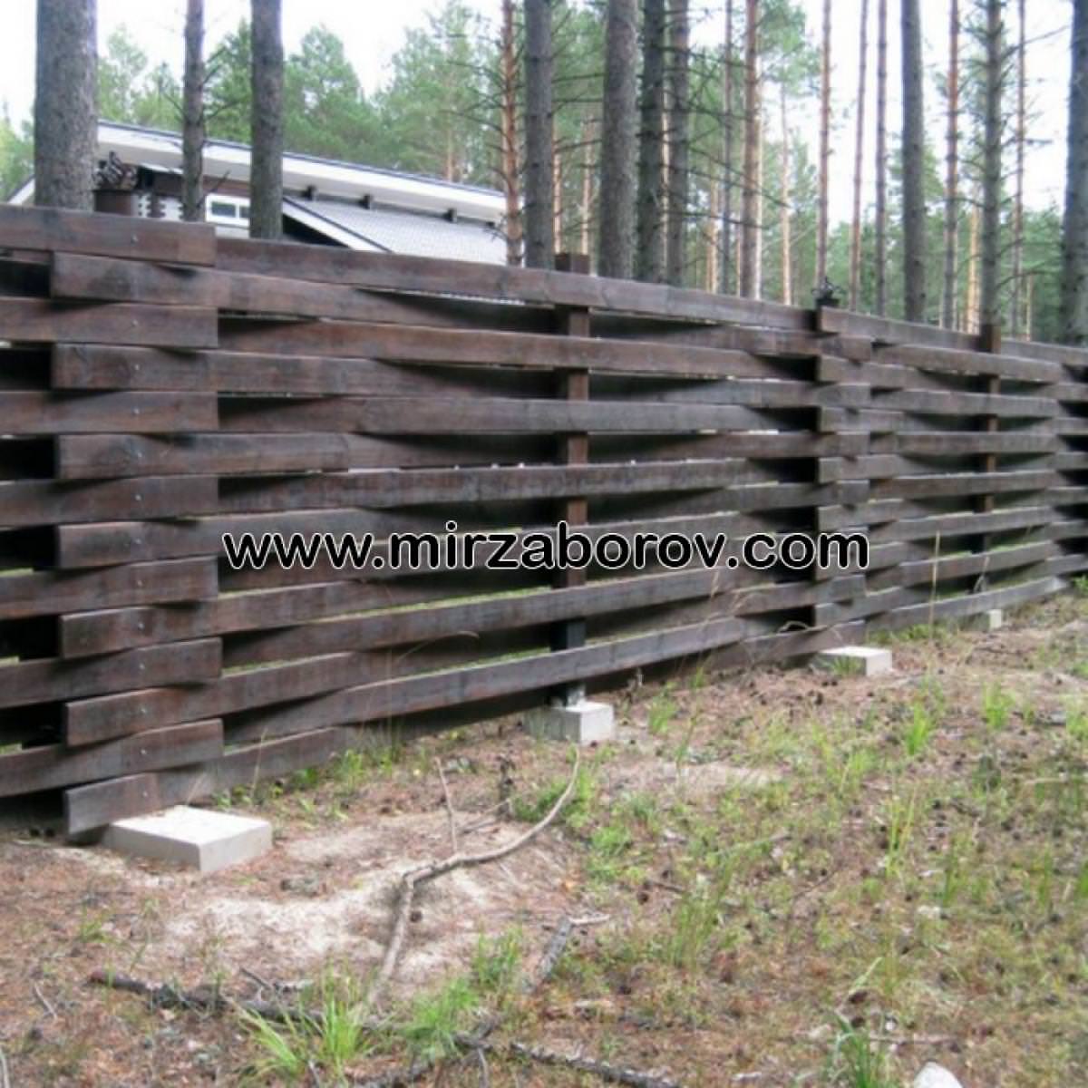 Забор плетенка из доски горизонтальной